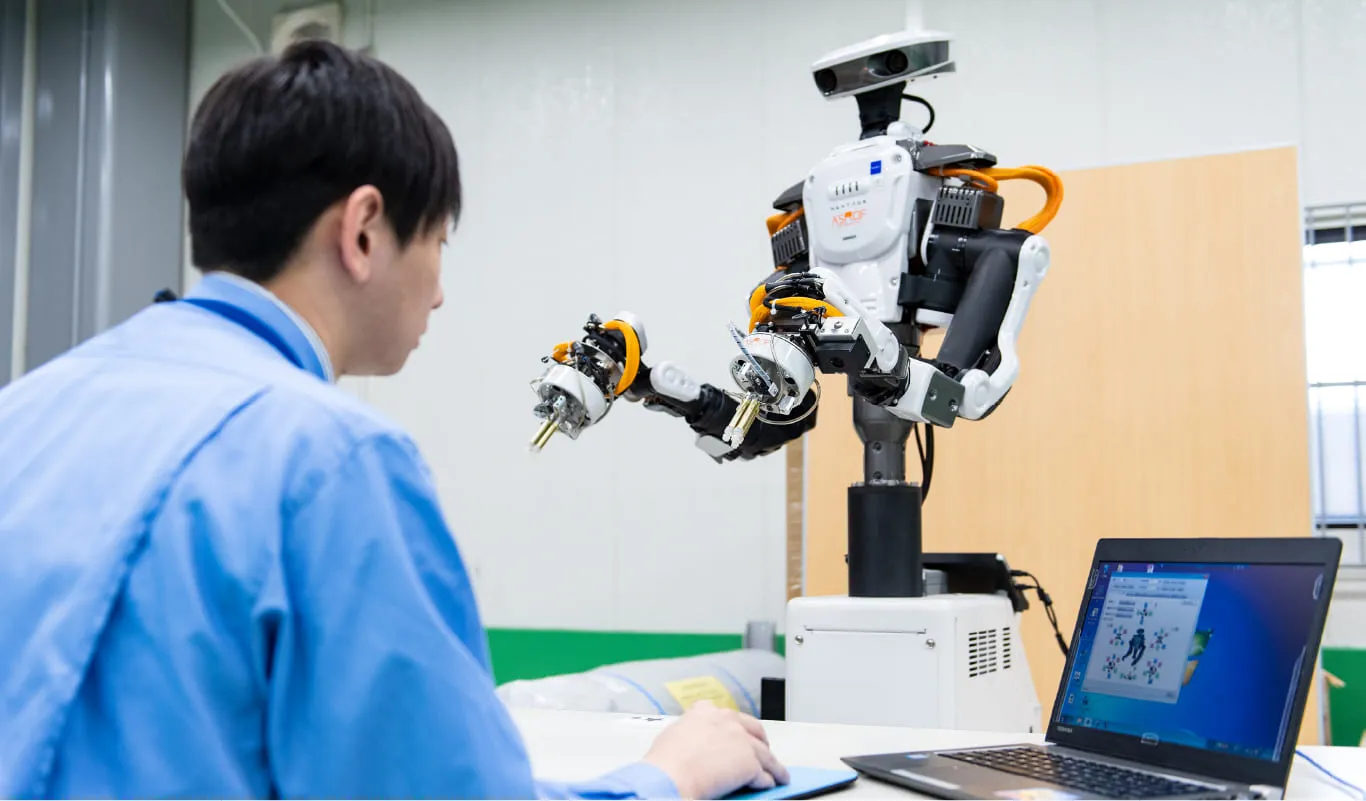 ロボットを扱うエンジニア