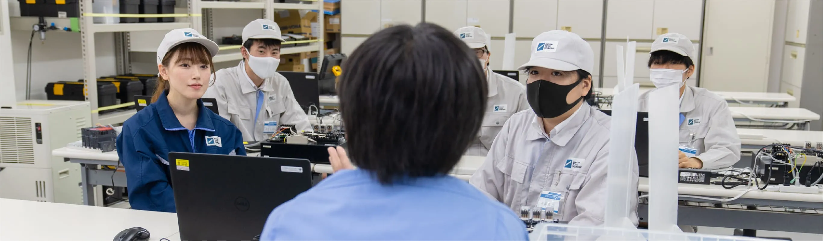 未経験からエンジニア研修を受ける人